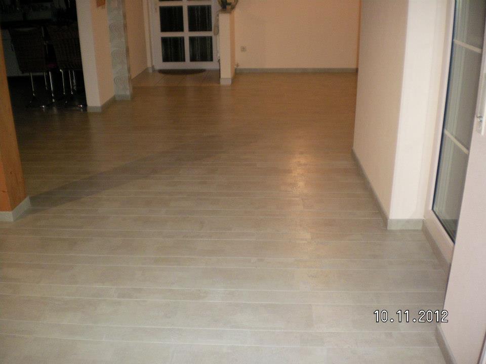 Korkparkett in Flur verlegen, Korkfussboden im Korridor und Eingangsbereich, Beispielfoto