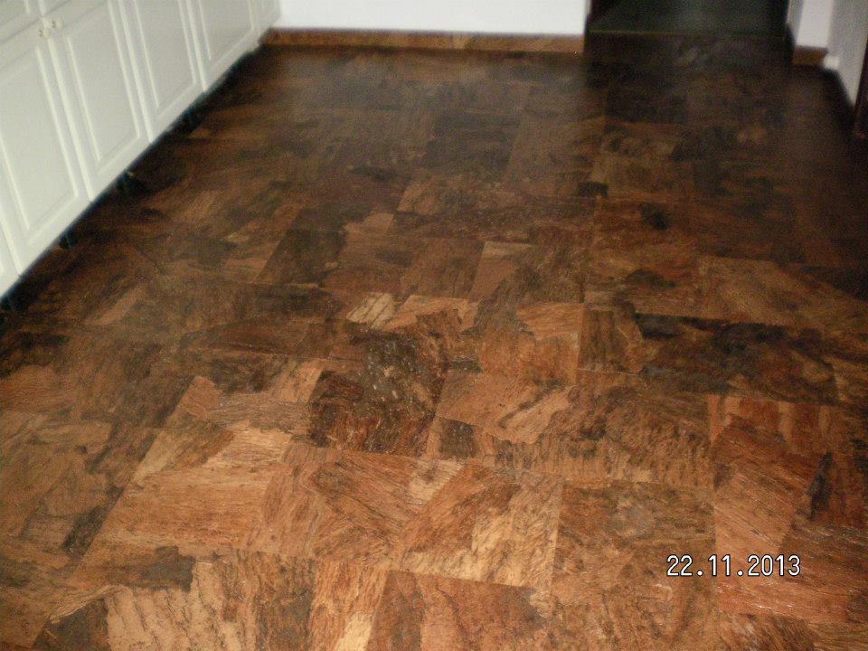 Korkparkett in Flur verlegen, Korkfussboden im Korridor und Eingangsbereich, Beispielfoto