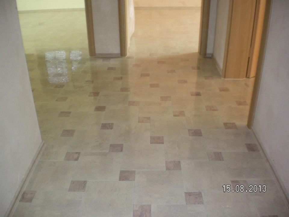 Korkparkett in Flur verlegen, Korkfussboden im Korridor und Eingangsbereich, Beispielfoto