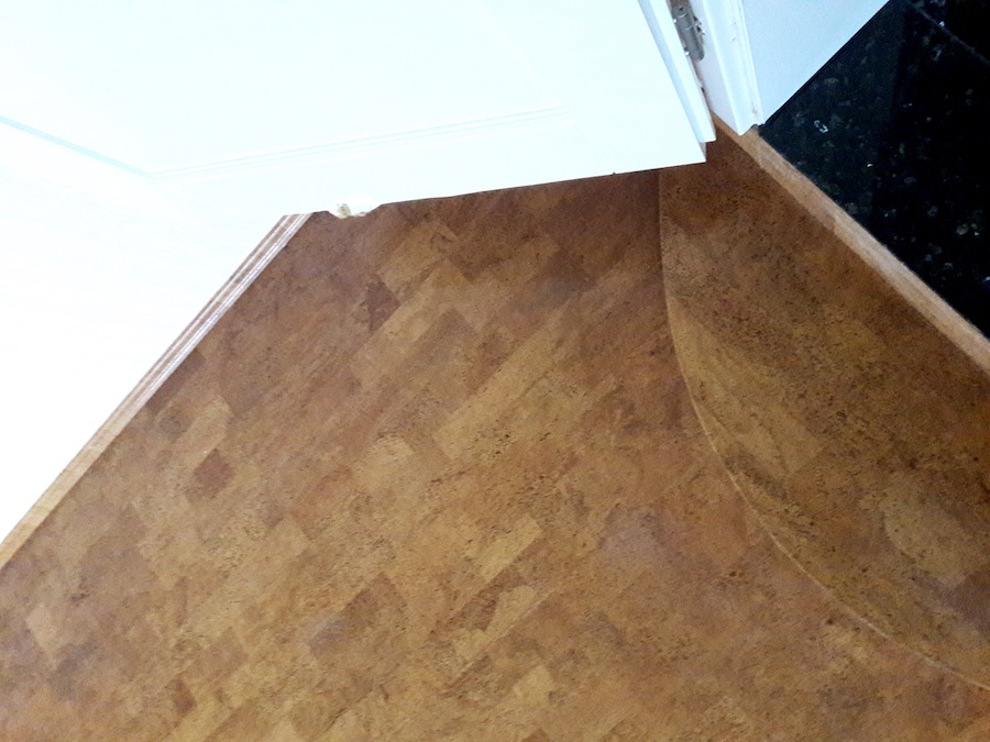 Korkparkett in Badezimmer und Nassbereich verlegen, Korkfussboden im Bad, Beispielfoto