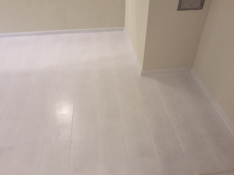 Korkparkett in Badezimmer und Nassbereich verlegen, Korkfussboden im Bad, Beispielfoto