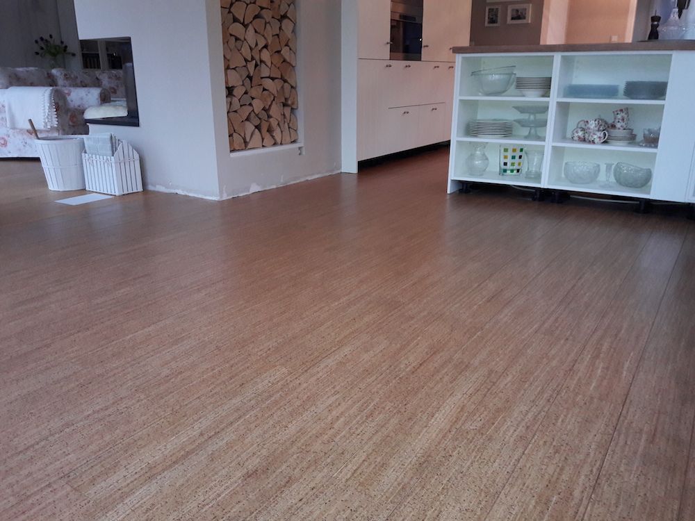 Korkparkett in Küche verlegt, Schritt für Schritt